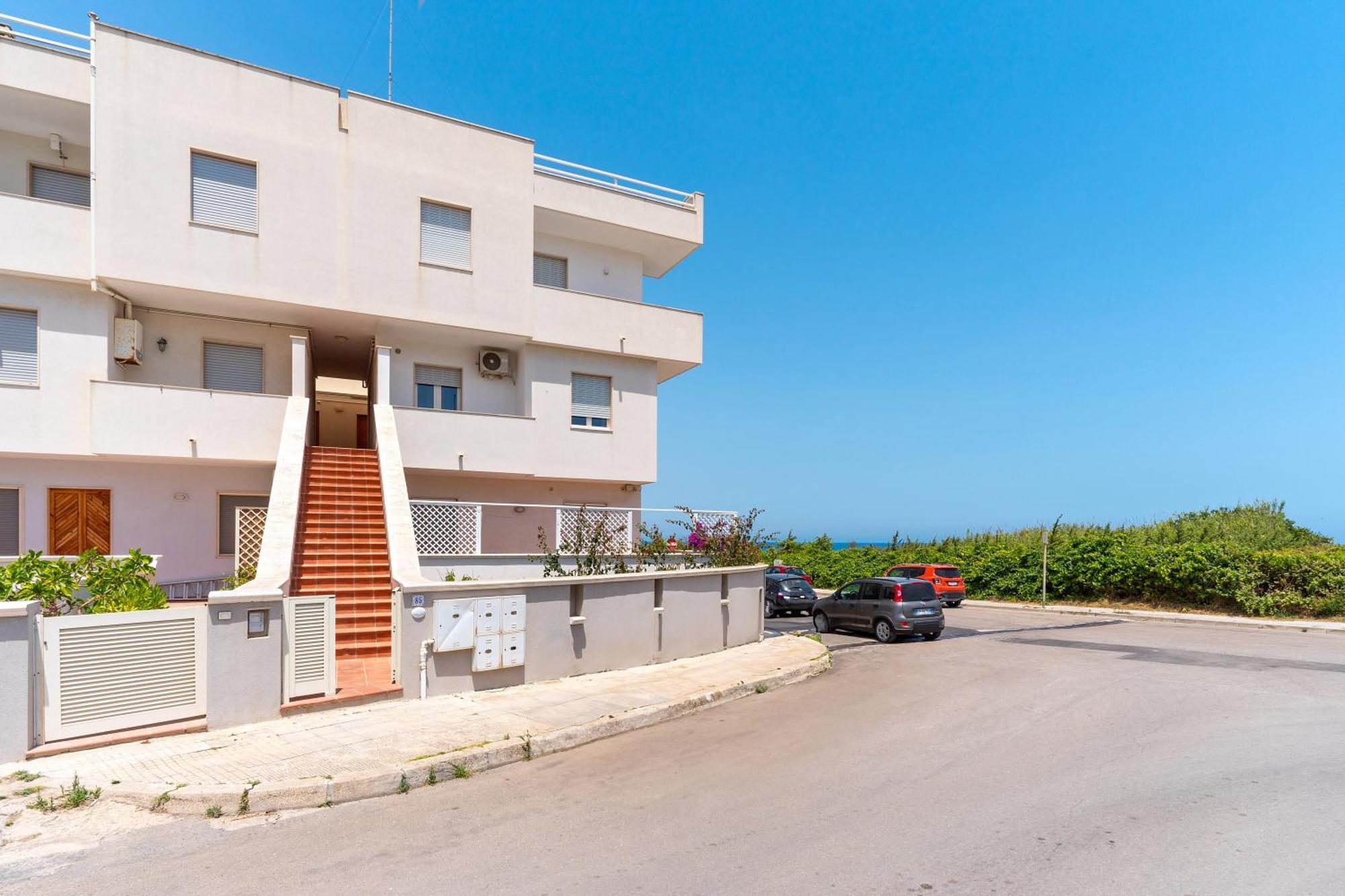 Apartment Beachfront With Amazing Sea View Balconies *